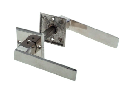 Picapote biselado recto bronce platil.